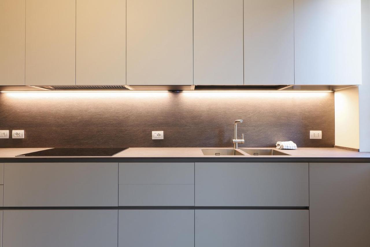 Luxury San Babila Apartment Милан Экстерьер фото